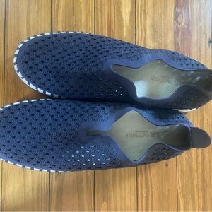 Navy blue slip on Isle Jacobsen slip on shoes. Size 9.